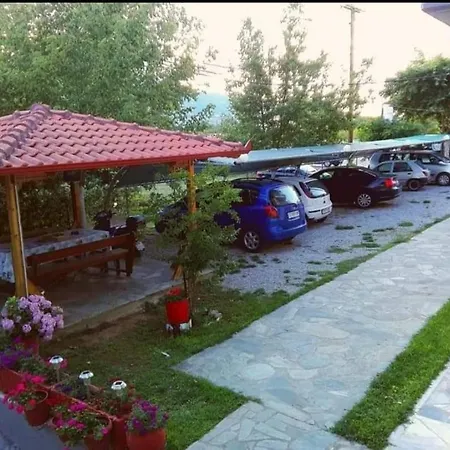 Sakis Paralia Skotinis