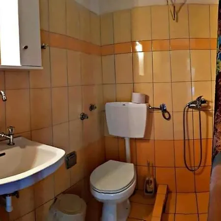 Capsule hotel Sakis Paralia Skotinis